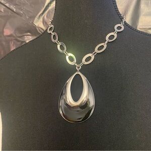 NEW YORK & COMPANY SILVER TONE TEARDROP NECKLACE NWT